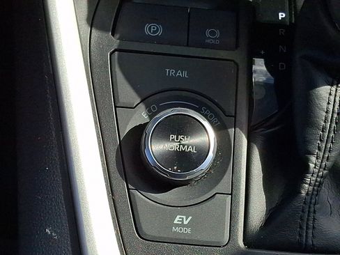 Certified 2025 Toyota RAV4 LE AWD/4WD image 23
