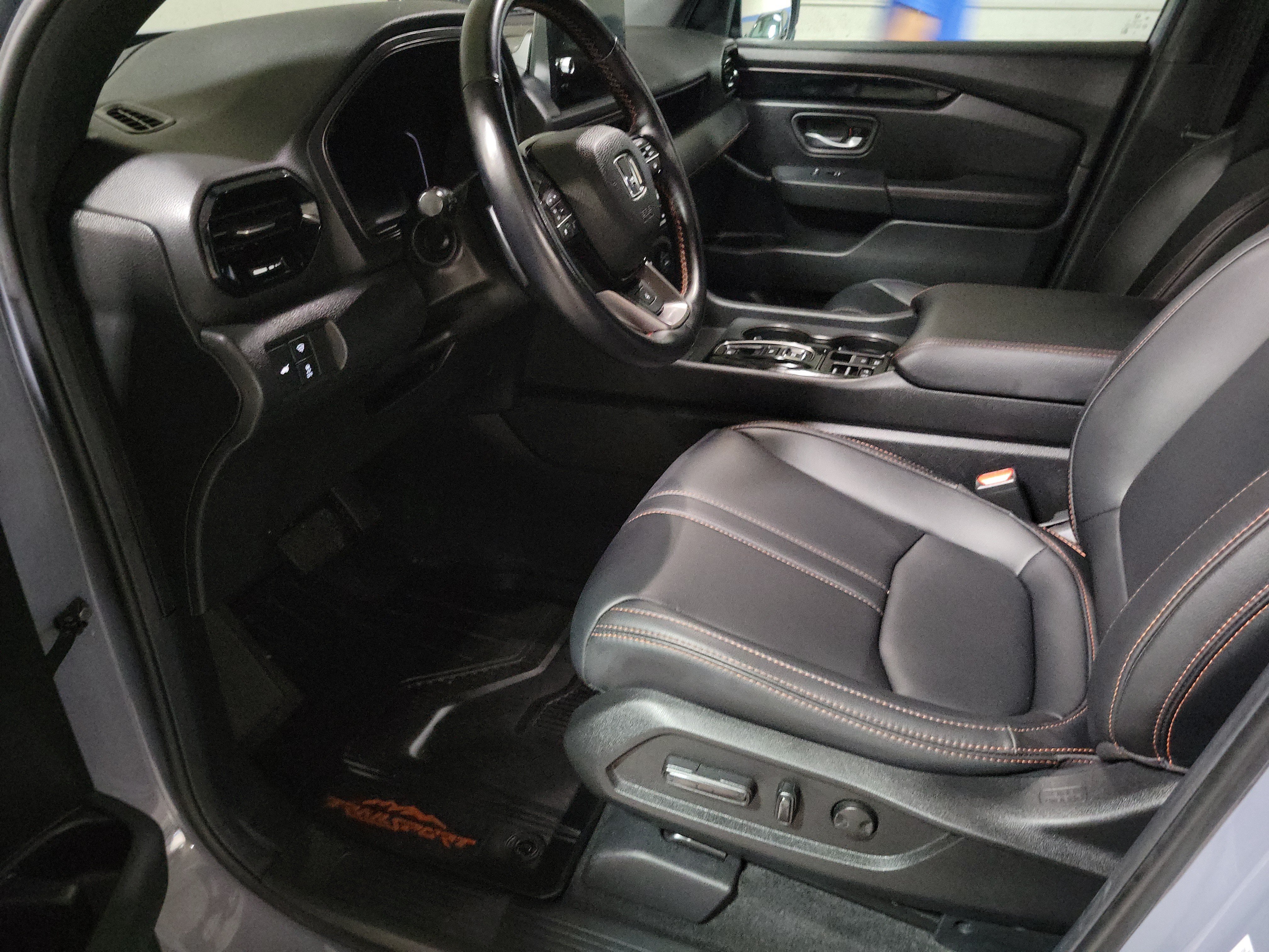 Used 2025 Honda Pilot TrailSport image 25