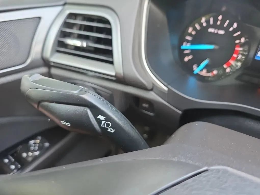 Used 2014 Ford Fusion SE FWD image 21