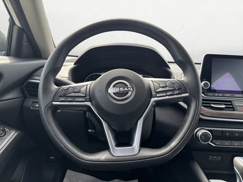 Used 2024 Nissan Altima 2.5 SV AWD/4WD image 12