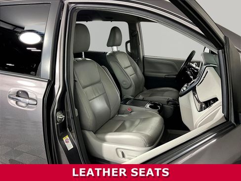 Used 2019 Toyota Sienna XLE FWD image 30