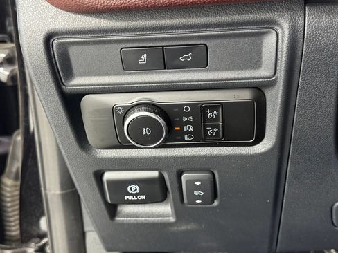 Used 2023 Ford Expedition Limited AWD/4WD image 35