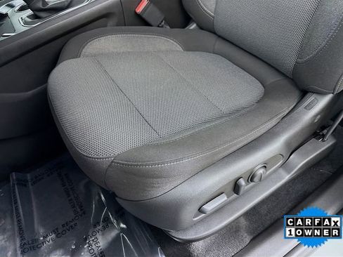 Used 2022 Chevrolet Traverse LT image 18