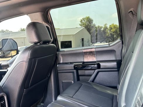 Used 2022 Ford F250 Lariat w/ Black Appearance Package AWD/4WD image 28