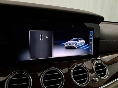 Used 2018 Mercedes-Benz E 300 4MATIC image 16
