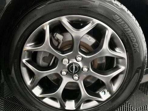 Used 2016 Chrysler 300 S image 3