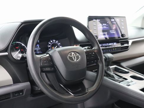 Used 2024 Toyota Sienna LE image 17