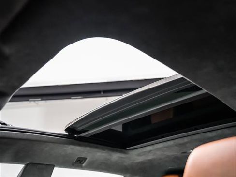 Used 2019 Lamborghini Urus image 16