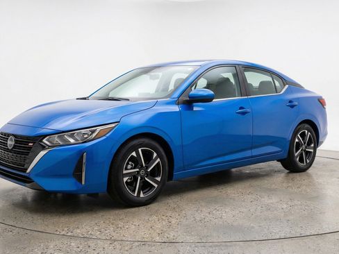 Used 2025 Nissan Sentra SV image 3