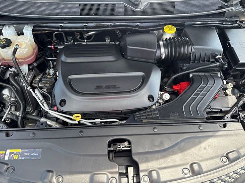 Used 2022 Chrysler Voyager LX FWD image 25