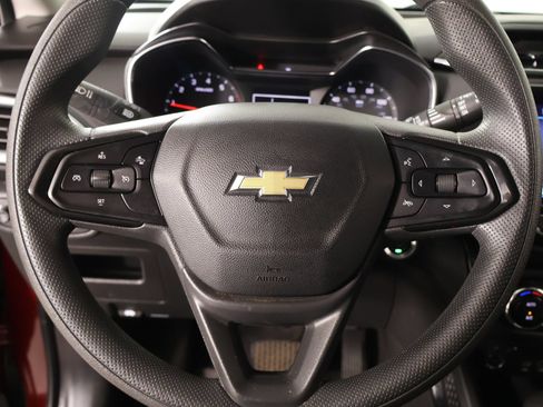 Used 2023 Chevrolet TrailBlazer LT w/ Convenience Package AWD/4WD image 3