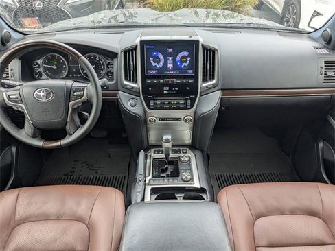 Used 2021 Toyota Land Cruiser image 15