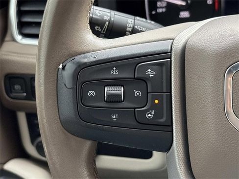 Used 2021 GMC Yukon Denali w/ Denali Premium Package image 30