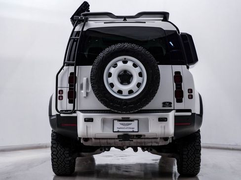 Used 2024 Land Rover Defender 110 S image 11