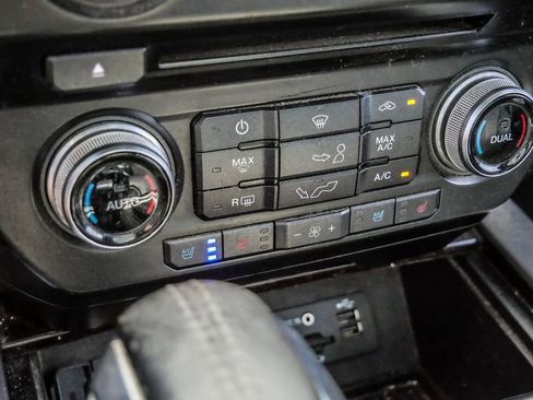 Used 2015 Ford F150 Platinum w/ Equipment Group 701A Luxury image 31