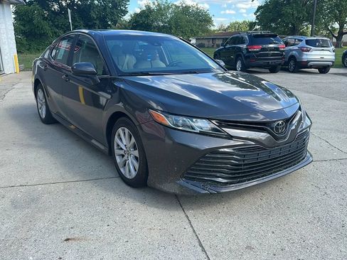 Used 2018 Toyota Camry LE FWD image 7