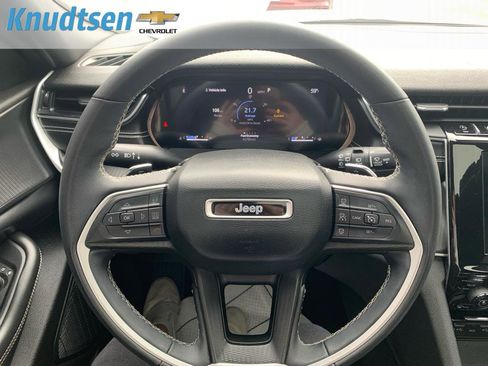 Used 2023 Jeep Grand Cherokee Altitude AWD/4WD image 21