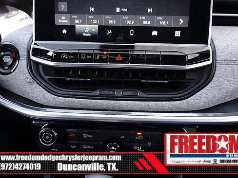 Certified 2024 Jeep Compass Latitude image 22