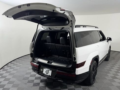 Used 2025 Hyundai Santa Fe Calligraphy image 9
