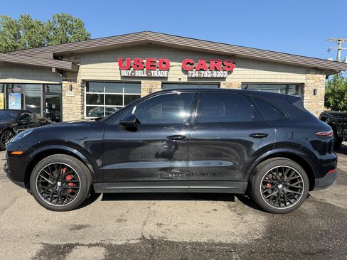 Used 2020 Porsche Cayenne AWD/4WD image 9