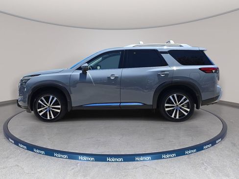 Used 2025 Nissan Pathfinder Platinum w/ Cargo Package AWD/4WD image 9