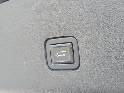 Used 2020 Chevrolet Traverse Premier w/ Redline Edition AWD/4WD image 9