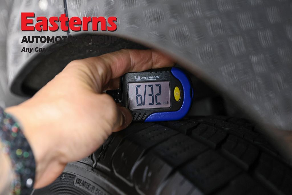 Used 2023 Chrysler Pacifica Touring-L FWD image 29