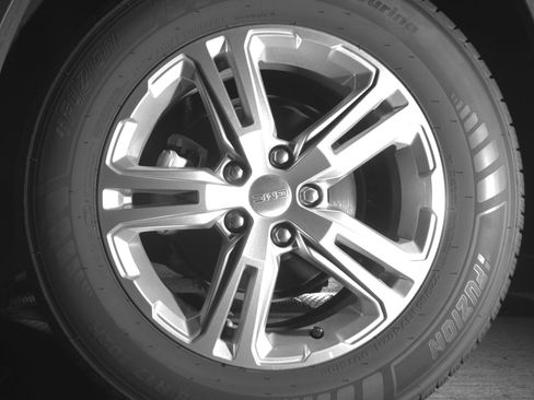 Used 2024 GMC Terrain SLE FWD image 19