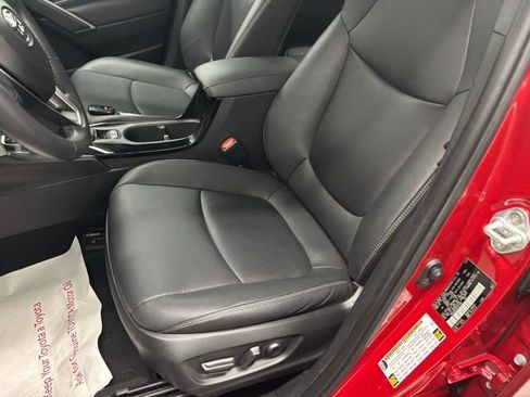 Used 2024 Toyota Corolla Cross XLE FWD image 13