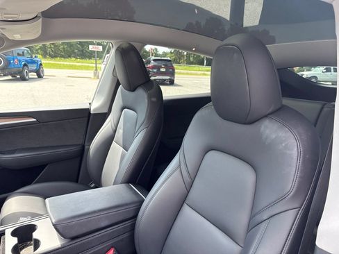 Used 2023 Tesla Model Y AWD image 2