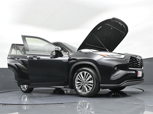 Used 2024 Toyota Highlander Platinum FWD image 46
