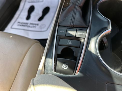 Used 2018 Toyota Camry XLE FWD image 14