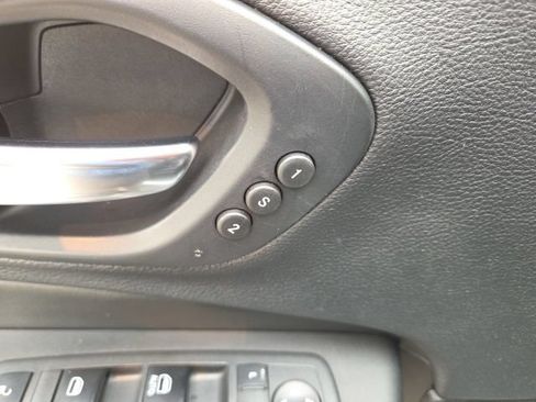 Used 2019 Jeep Cherokee Limited AWD/4WD image 10