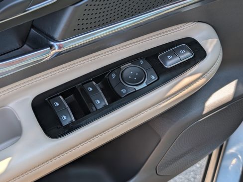 Used 2023 Lincoln Corsair AWD w/ Equipment Group 101A image 19