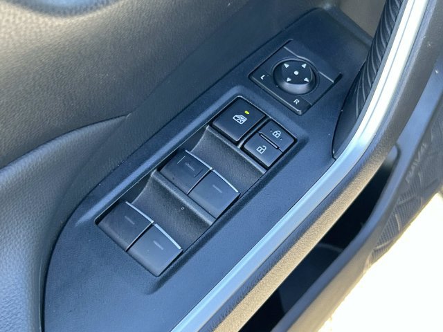 Used 2025 Toyota RAV4 XLE FWD image 24