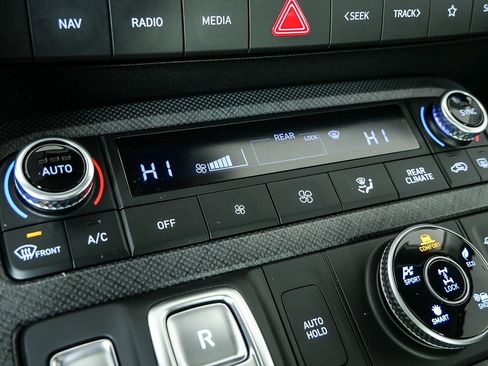 Used 2023 Hyundai Palisade Limited w/ Winter Package image 17