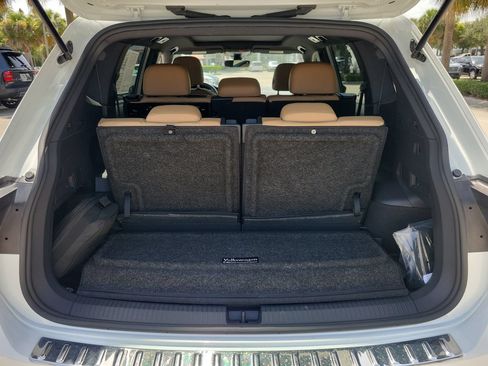 Used 2023 Volkswagen Tiguan SE R-Line FWD image 8
