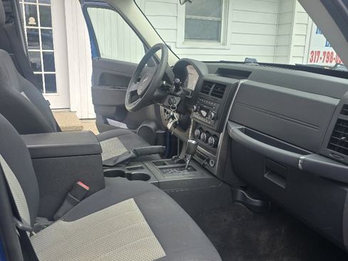 Used 2010 Jeep Liberty 4WD Sport image 29