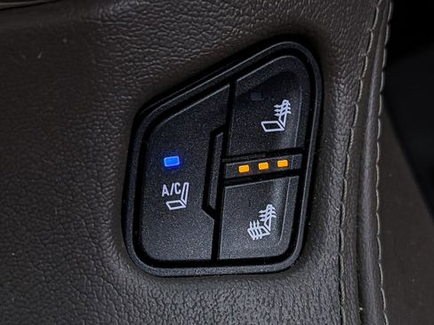 Used 2016 GMC Yukon Denali w/ Open Road Package image 9