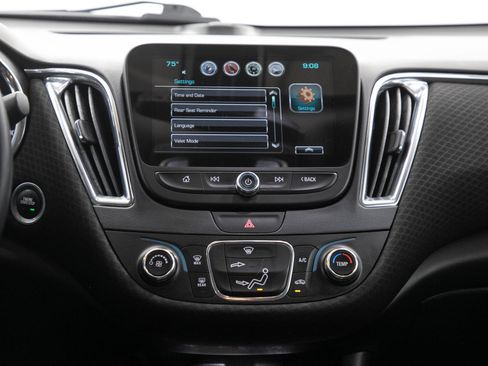 Used 2018 Chevrolet Malibu LT FWD image 16