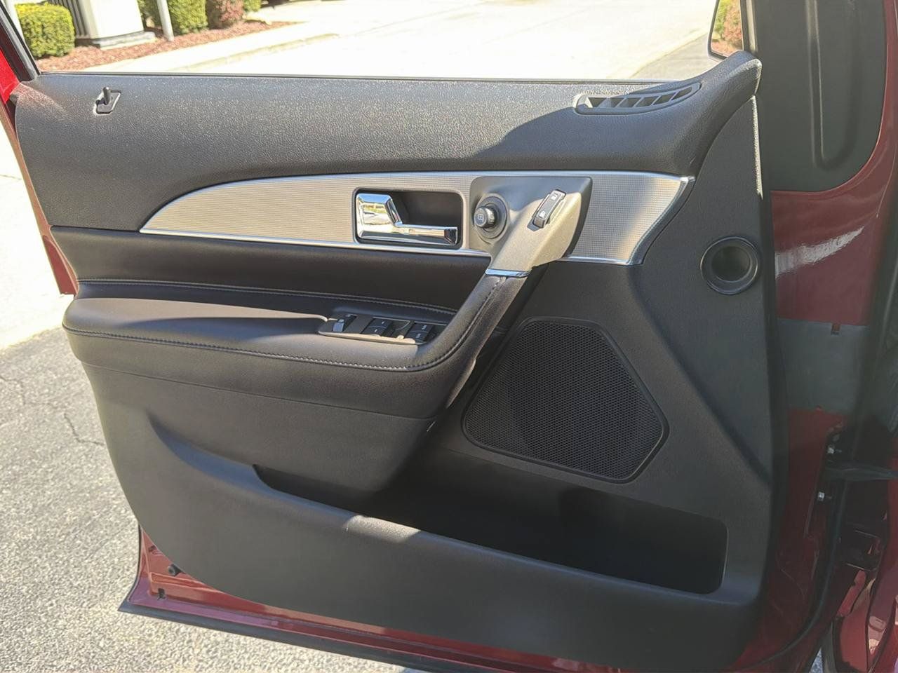 Used 2013 Lincoln MKX AWD image 17