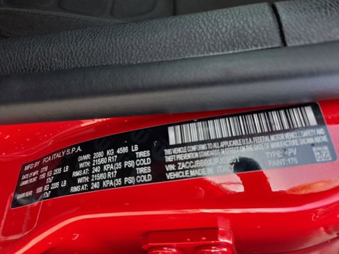 Used 2018 Jeep Renegade Latitude w/ Cold Weather Group image 18