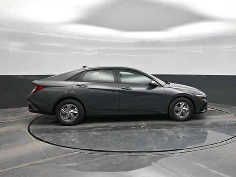 New 2026 Hyundai Elantra SE image 9