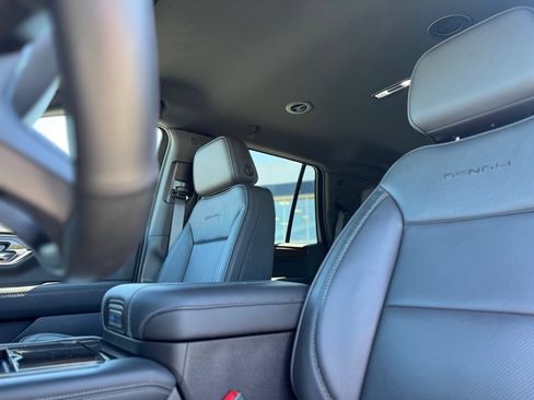 Used 2026 GMC Yukon Denali AWD/4WD image 17