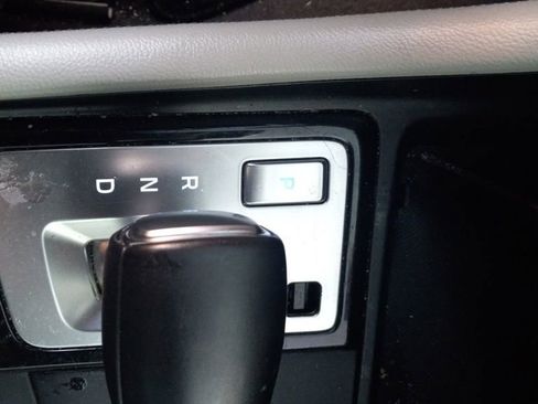 Used 2022 Genesis G70 2.0T image 32