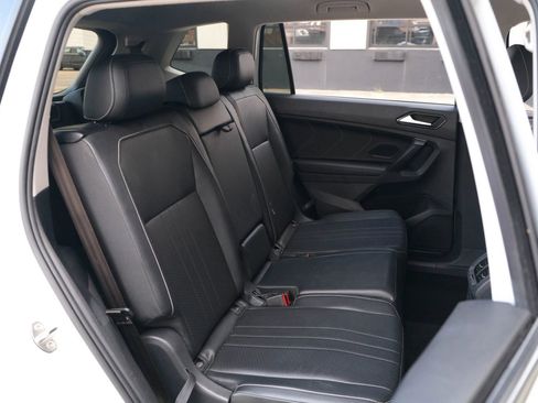 Used 2023 Volkswagen Tiguan SE image 31