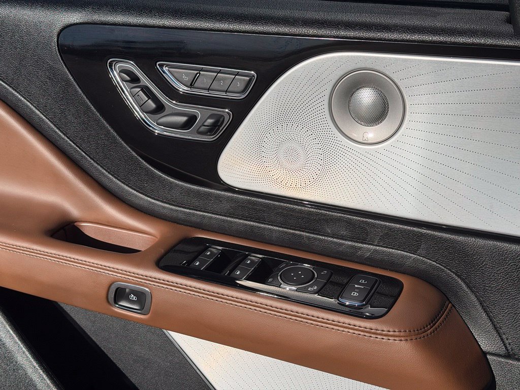 Used 2023 Lincoln Aviator Reserve w/ Equipment Group 201A AWD/4WD image 9