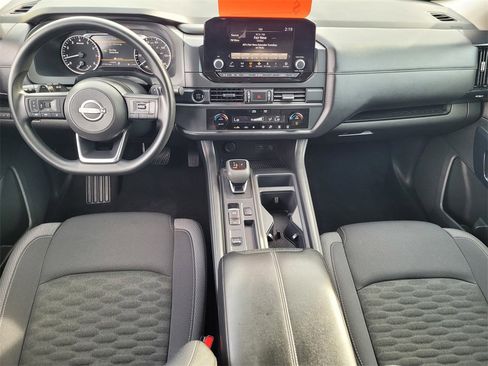 Used 2025 Nissan Pathfinder S image 10