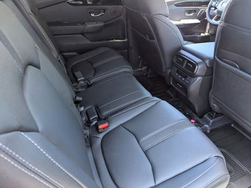 New 2025 Honda Pilot EX-L image 8