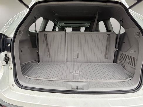 Used 2018 Toyota Highlander XLE AWD/4WD image 22